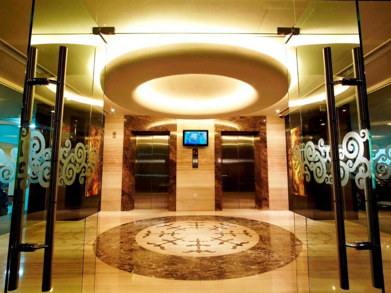 Swiss-Belhotel Ambon Interior photo